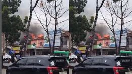 Kebakaran Melanda Rumah Warga Cipacing Jatinangor, Api Menyambar Bangunan Lain