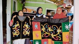 Hebat! Ibu Nira Berdayakan Perempuan Lokal Lewat Usaha Baju Adat, Tumbuh Bersama PNM hingga Tembus Pasar Ekspor