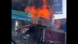 VIDEO: Bangunan di Kawasan BSD Terbakar