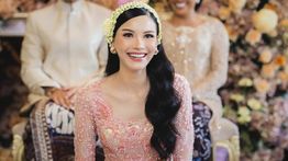 Potret Manglingi Sungkeman Alyssa Daguise dengan Adat Jawa, Cantik dan Berkelas