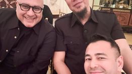 Full Senyum! Ahmad Dhani dan Irwan Mussry Bertemu Saat Pernikahan Al Ghazali