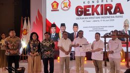 Dimpos Tampubolon Resmi Gabung Partai Gerindra, KTA Diserahkan Langsung oleh Ahmad Muzani