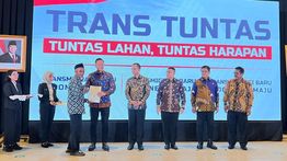 AHY Serahkan 1.120 SHM ke Transmigran, Program Kementerian Transmigrasi