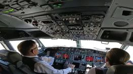Raja dan Ratu Thailand Jadi Pilot dan Kopilot Saat Kunjungan Resmi ke Bhutan