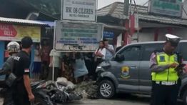 Ambulans di Cirebon Tabrak 2 Motor, 1 Tewas