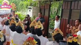 Sedang Sakit, Jokowi Mendapat Kejutan Ultah Dinyanyikan 36 Penari dari Bali