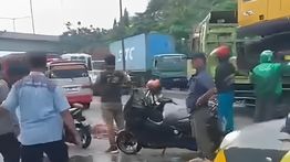 Kecelakaan Tragis di Cakung-Cilincing: Pengendara Motor Wanita Tewas di Tempat