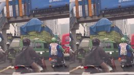 Angkot Seruduk Truk Sampai Hancur di CIkokol, Macet Parah Pagi Ini