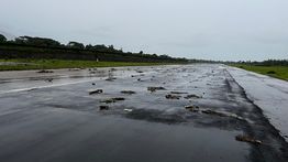 Runway Tergenang Banjir, Bandara Oesman Sadik Hentikan Operasional Sementara