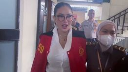 Nikita Mirzani Hadiri Sidang Perdana Dugaan Pemerasan di PN Jakarta Selatan
