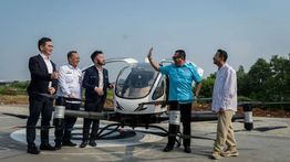 Raffi Ahmad dan Rudy Salim Jajal Taksi Terbang Pertama di Indonesia, EHang 216-S