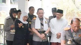 Khofifah Dampingi Kapolri Ziarah ke Makam Gus Dur