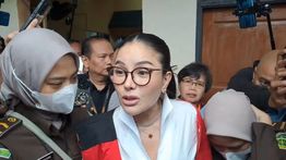 Nikita Mirzani Minta Prabowo Benahi Hukum di Negeri Ini