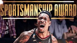 Lester Prosper Raih Penghargaan Sportsmanship Award IBL 2025