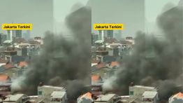 Kebakaran Mengerikan Hantam Rumah Warga Kwitang Siang Ini