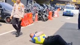 Polisi Viral Palak Pemotor Rp100 Ribu di Medan, Duitnya buat Sarapan