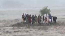 18 Orang Tewas Terjebak Banjir Bandang Saat Piknik di Sungai Pakistan