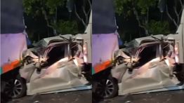VIDEO: Mobil Mewah Terjepit di Antara Dua Truk Sampai Hancur