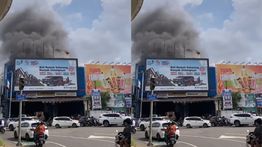 Bumbung Tinggi  Toko Ban di Jalan Sultan Agung Bekasi Dilalap Api, Lalu Lintas Lumpuh
