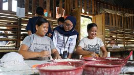 Ibu Hebat, Keluarga Kuat: Cerita Perubahan dari Program Mekaar