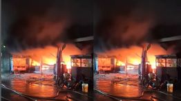 Ngeri! Ruko Terbakar Habis di Tangerang