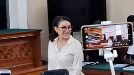 Nikita Mirzani Kecewa, Merasa Diposisikan Seperti Penjahat yang Berbahaya