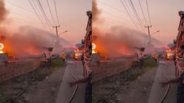 Kebakaran Mengerikan Hantam Gudang di Karawang