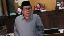 Mantan Bupati Lombok Tengah Suhaili Fadhil Resmi Ditahan Polda NTB