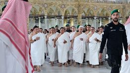 Potret Prabowo Umrah Bareng Menag, Seskab Teddy, Menlu, Menko Pangan dan Bos Danantara