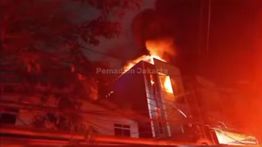Kebakaran Hebat Lahap Ruko Spare Part Motor di Cengkareng