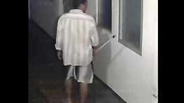 VIDEO: Pria Mondar-mandir Depan Kosan Diplomat yang Tewas dengan Kepala Terlakban