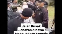 Jenazah Dibawa Pakai Motor di Donggala, Gara-gara Nggak Ada Ambulans-Jalan Rusak