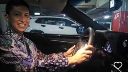 Viral, Video Diplomat Kemlu Arya Daru Setir Mobil hingga Main dengan Anak-anak