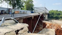 Jembatan Cipamingkis Bekasi Ambruk, Akses Lumpuh Total Baru 7 Bulan Diresmikan