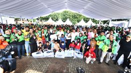 SESAMA: Seribu Seragam Sekolah Bersama Pertamina, Salurkan 1000 Seragam dan Peralatan Sekolah Untuk Para Anak Ojek