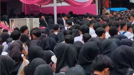 Ribuan Pencari Kerja Padati Toko Ritel di Cianjur Pagi Ini, Kompak Kenakan Hitam Putih