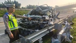 Pajero Ringsek Tabrak Truk di Tol Semarang-Batang, 3 Orang Tewas Mengenaskan