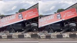 VIDEO: Mobil Hantam Rumah Makan Babi Guling Pagi Ini