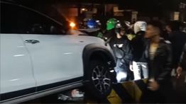 Video Detik-detik Kecelakaan Maut Dekat Halte MRT ASEAN, Mobil Tabrak Warga hingga Tewas