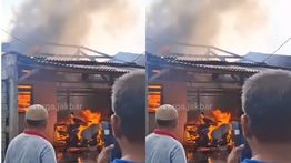 Kebakaran Hantam Rumah dan Pabrik Lumpia di Kalideres