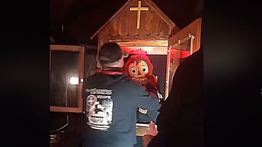 Paranormal AS Tewas Mendadak saat Tur Boneka Annabelle