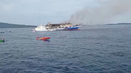 Rintihan Penumpang KM Barcelona 5 yang Nyemplung ke Laut Usai Kapal Terbakar: Ya Allah