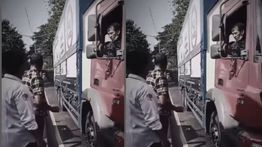 Pemotor Terlindas Truk Sampai Terjepit di Pasuruan