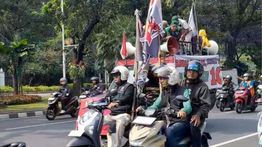 Ada Demo Ojol, Jalan Medan Merdeka Selatan Ditutup