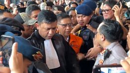 Isi Waktu Luang di Penjara, Hasto Kuliah Lagi