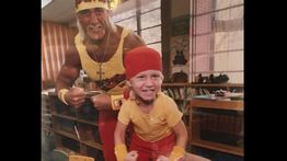 Detik-detik Hulk Hogan Kompres Dada dan Dibawa Ambulans Sebelum Meninggal Dunia