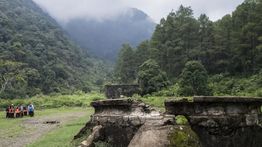 Daki Puncak Gunung Puntang, 2 Remaja Jatuh ke Jurang