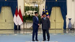Bincang Hangat dan Senyum Lebar Warnai Perpisahan Prabowo dan PM Anwar di Istana Merdeka