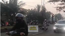 Pemotor Meregang Nyawa Usai Gagal Nyalip Truk di Kalimalang