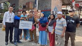 BRI BO Dewi Sartika Tinjau dan Bantu Korban Banjir Longsor Bogor